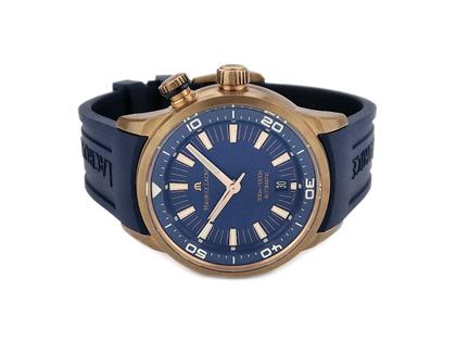 Herrenuhren Uhr mit Datum aus Bronze und Edelstahl. Das Gehäuse ist rund und bronze. Das Kautschuk / Kunststoff / Silikon Armband ist blau. Das Zifferblatt ist ein Index in blau.
