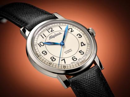 Alpina Heritage Automatik Edelstahl 38mm beiges Zifferblatt schwarzes Lederband – Herrenuhren Uhr ohne Datum aus Edelstahl und Leder. Das Gehäuse ist rund und silber. Das Lederarmband ist schwarz. Das Zifferblatt ist arabisch Index und beige. – Ansicht 4