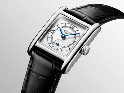 Longines DolceVita   Mini Quarz Edelstahl 22x29mm silbernes Zifferblatt schwarzes Lederband – Damenuhren Uhr ohne Datum aus Edelstahl und Leder. Das Gehäuse ist rechteckig und silber. Das Lederarmband Kroko / Alligator ist schwarz. Das Zifferblatt ist römisch und weiß. – Ansicht 3