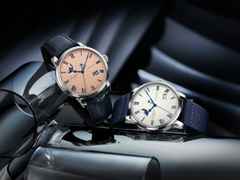 Glashütte Original Senator Excellence Panoramadatum Mondphase Automatik Edelstahl 40mm Frostkupfer Zifferblatt blaues Lederband – Herrenuhren Uhr mit Datum aus Edelstahl und Leder. Das Gehäuse ist rund und silber. Das Lederarmband Kroko / Alligator ist blau. Das Zifferblatt ist römisch und roségold. – Ansicht 4