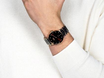 Rado Centrix Diamonds Automatik Edelstahl Roségold-PVD 39,5mm braunes Zifferblatt mit Brillanten Metallband – Herrenuhren Uhr mit Datum aus Edelstahl, Keramik und PVD beschichtet. Das Gehäuse ist rund und roségold. Das Keramikarmband ist braun. Das Zifferblatt ist ein Index in braun. – Ansicht 6