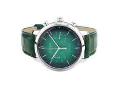 Glashütte Original Sixties Chronograph Annual Edition Automatik Edelstahl 42mm grünes Zifferblatt grünes Lederband 1-39-34-05-22-04 Full Set Occasion Neu – Herrenuhren Chronograph aus Edelstahl. Das Gehäuse ist rund und silber. Das Lederarmband Kroko / Alligator ist grün. Das Zifferblatt ist arabisch Index und grün.