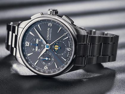 Union Glashütte Belisar Chronograph Mondphase Automatik Edelstahl 42mm graues Zifferblatt Metallband – Herrenuhren Chronograph aus Edelstahl. Das Gehäuse ist rund und silber. Das Edelstahlarmband ist silber. Das Zifferblatt ist arabisch Index und grau. – Ansicht 4