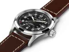 Hamilton Khaki Field Auto Edelstahl 38mm schwarzes Zifferblatt braunes Lederband – Herrenuhren Uhr mit Datum aus Edelstahl. Das Gehäuse ist rund und silber. Das Lederarmband ist braun. Das Zifferblatt ist arabisch Index und schwarz. – Ansicht 4