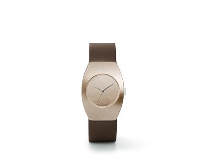 Niessing Radius 9 Forma Größe  M 33,8 mm Quarz Rosewood Lederband taupe – Damenuhren Uhr ohne Datum aus 750 Rotgold. Das Gehäuse ist tonneauform und roségold. Das Lederarmband ist braun. Das Zifferblatt ist ohne Zeichen und roségold.