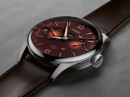 Oris Artelier Calibre 113 Year of the Horse Handaufzug Edelstahl 43mm rotes Zifferblatt braunes Lederband limitiert – Herrenuhren Uhr mit Datum aus Edelstahl und Leder. Das Gehäuse ist rund und silber. Das Lederarmband ist braun. Das Zifferblatt ist arabisch Index und rot. – Ansicht 7