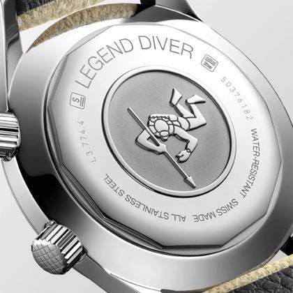 Longines Legend Diver Automatik Edelstahl 42mm beiges Zifferblatt beiges Lederband – Herrenuhren Uhr mit Datum aus Edelstahl. Das Gehäuse ist rund und silber. Das Textilarmband ist beige. Das Zifferblatt ist arabisch Index und beige. – Ansicht 3