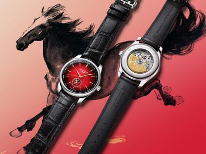 Longines Master Collection Automatik 42 mm  Edelstahl rot Index Lederband "Year of the Horse" Limited Edition – Herrenuhren Uhr mit Datum aus Edelstahl und Leder. Das Gehäuse ist rund und silber. Das Lederarmband Kroko / Alligator ist schwarz. Das Zifferblatt ist ein Index in rot. – Ansicht 8
