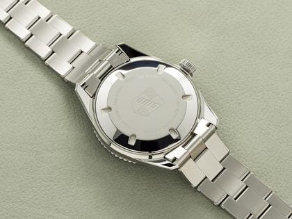 Oris Divers Sixty-Five Date Automatik Edelstahl 40mm grünes Zifferblatt Metallband – Herrenuhren Uhr mit Datum aus Edelstahl. Das Gehäuse ist rund und silber. Das Edelstahlarmband ist silber. Das Zifferblatt ist ein Index in grün. – Ansicht 4