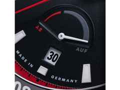 Mühle Glashütte Sportivo Power Chronograph First Edition Automatik Edelstahl Schwarz-IP 42,5mm schwarzes Zifferblatt schwarzes Leder-Kautschukband limitiert – Herrenuhren Chronograph aus Edelstahl, IP beschichtet, Keramik und Leder. Das Gehäuse ist rund und schwarz. Das Lederarmband ist schwarz. Das Zifferblatt ist ein Index in schwarz. – Ansicht 3