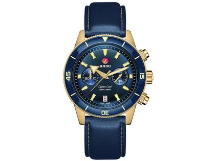 Rado Captain Cook Chronograph Automatik Bronze blau Textilband – Herrenuhren Chronograph aus Bronze, Keramik und Leder. Das Gehäuse ist rund und gelb. Das Textilarmband ist blau. Das Zifferblatt ist ein Index in blau. – Ansicht 3