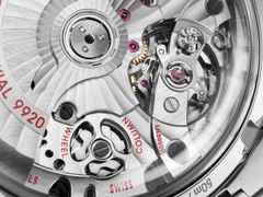 Omega Speedmaster Super Racing Chronograph Automatik Edelstahl 44mm schwarzes Zifferblatt Metallband – Herrenuhren Chronograph aus Edelstahl und Keramik. Das Gehäuse ist rund und silber. Das Edelstahlarmband ist silber. Das Zifferblatt ist ein Index in schwarz. – Ansicht 3