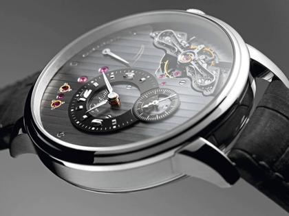 Glashütte Original PanoInverse XL Reserve Handaufzug Edelstahl 42mm graues Zifferblatt graues Lederband – Herrenuhren Uhr ohne Datum aus Edelstahl. Das Gehäuse ist rund und silber. Das Lederarmband Kroko / Alligator ist schwarz. Das Zifferblatt ist ein Index in grau. – Ansicht 3