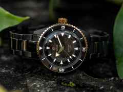 Rado Captain Cook  Keramik schwarz roségold Keramikband – Herrenuhren Uhr ohne Datum aus Keramik. Das Gehäuse ist rund und schwarz. Das Keramikarmband ist schwarz. Das Zifferblatt ist ein Index in schwarz. – Ansicht 6