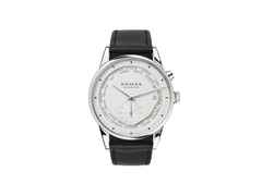 Nomos Glashütte Zürich Weltzeit Automatik Edelstahl 40mm weißes Zifferblatt schwarzes Lederband – Herrenuhren Uhr ohne Datum aus Edelstahl und Leder. Das Gehäuse ist rund und silber. Das Lederarmband ist schwarz. Das Zifferblatt ist ein Index in weiß.