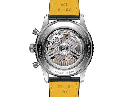Breitling Navitimer B01 Chronograph 43 Edelstahl eisblaues Zifferblatt schwarzes Lederband – Herrenuhren Chronograph aus Edelstahl. Das Gehäuse ist rund und silber. Das Lederarmband Kroko / Alligator ist schwarz. Das Zifferblatt ist ein Index in blau. – Ansicht 2