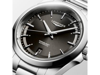 Longines Conquest Automatik Edelstahl 38mm graues Zifferblatt Metallband – Herrenuhren Uhr mit Datum aus Edelstahl. Das Gehäuse ist rund und silber. Das Edelstahlarmband ist silber. Das Zifferblatt ist ein Index in grau. – Ansicht 4