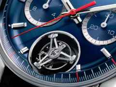 TAG Heuer Carrera Chronograph Tourbillon Automatik Edelstahl 42mm blaues Zifferblatt blaues Lederband – Herrenuhren Chronograph aus Edelstahl und Leder. Das Gehäuse ist rund und silber. Das Lederarmband ist blau. Das Zifferblatt ist ein Index in blau. – Ansicht 3