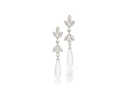 Brigitte Adolph Jewellery Design Emilia Sophie Ohrhänger Silber 4,5cm mit Mondsteinpampeln – Ohrschmuck Ohrhänger in silber und aus 925 Silber.