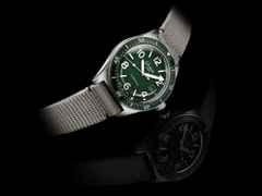 Glashütte Original SeaQ Automatik Edelstahl 40mm grünes Zifferblatt graues Textilband – Herrenuhren Uhr mit Datum aus Edelstahl und Keramik. Das Gehäuse ist rund und silber. Das Textilarmband ist grau. Das Zifferblatt ist arabisch Index und grün. – Ansicht 2