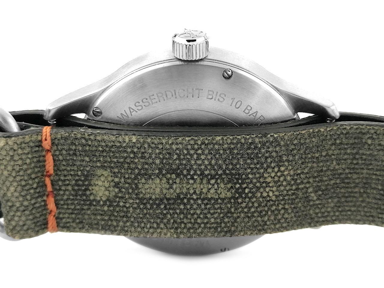 Mühle Glashütte Panova Automatik Edelstahl 40mm grünes Zifferblatt Textilband M1.40.76 NB II Full Set Occasion Neu – Herrenuhren Uhr ohne Datum aus Edelstahl. Das Gehäuse ist rund und silber. Das Textilarmband ist grün. Das Zifferblatt ist ein Index in grün. – Ansicht 2
