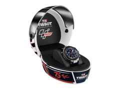 Tissot T-Race MotoGP                  2024 Chronograph Limited Edition  Automatic 45mm blaues Zifferblatt blaues Silikonband – Herrenuhren Chronograph aus Edelstahl und PVD beschichtet. Das Gehäuse ist rund und silber. Das Kautschuk / Kunststoff / Silikon Armband ist blau. Das Zifferblatt ist arabisch Index und blau. – Ansicht 3
