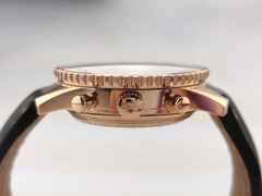 Breitling Montbrillant 01 Limited Edition Automatik Rotgold 40mm beiges Zifferblatt braunes Lederband RB013112 Full Set mit Garantie Occasion – Herrenuhren Chronograph aus 750 Rotgold. Das Gehäuse ist rund und rotgold. Das Lederarmband ist braun. Das Zifferblatt ist arabisch Index und beige. – Ansicht 3