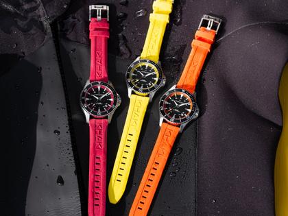 Hamilton Khaki Navy Scuba Auto Edelstahl 40mm schwarzes Zifferblatt orangenes Kautschukband – Herrenuhren Uhr mit Datum aus Edelstahl und Kautschuk. Das Gehäuse ist rund und silber. Das Kautschuk / Kunststoff / Silikon Armband ist orange. Das Zifferblatt ist arabisch Index und schwarz. – Ansicht 6