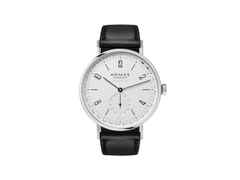 Nomos Glashütte Tangente 41 neomatik Update Automatik Edelstahl 40mm weißes Zifferblatt schwarzes Lederband – Herrenuhren Uhr mit Datum aus Edelstahl. Das Gehäuse ist rund und silber. Das Lederarmband ist schwarz. Das Zifferblatt ist arabisch Index und weiß.