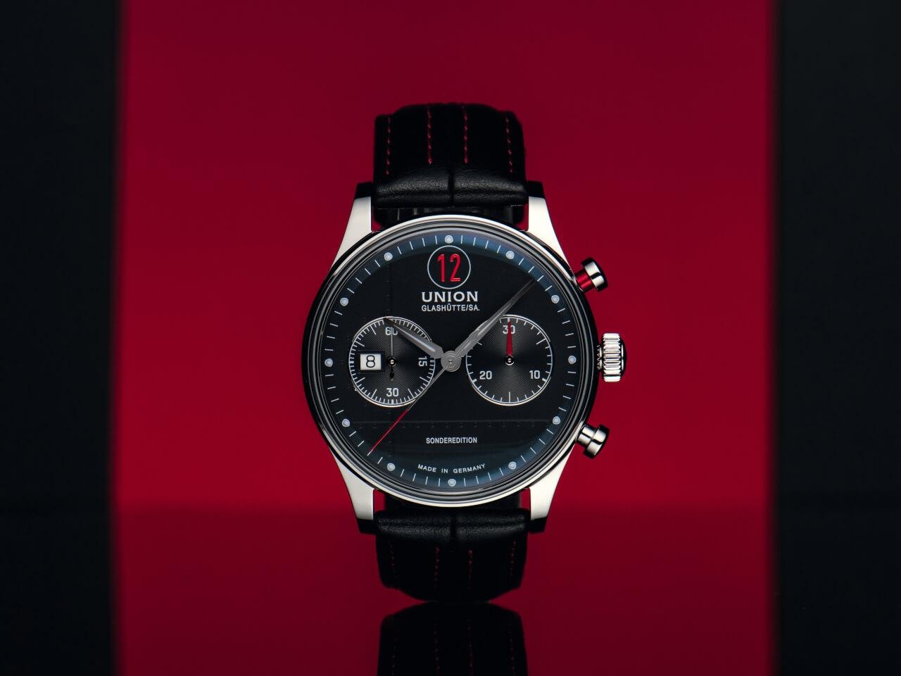 Union Glashütte Noramis Chronograph Paul Pietsch Sonderedition Automatik Edelstahl 42mm schwarzes Zifferblatt schwarzes Lederband – Herrenuhren Chronograph aus Edelstahl. Das Gehäuse ist rund und silber. Das Lederarmband ist schwarz. Das Zifferblatt ist arabisch Index und schwarz. – Ansicht 6