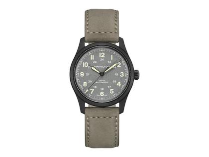 Hamilton Khaki Field Titanium Auto Titan 38mm graues Zifferblatt graues Lederband – Herrenuhren Uhr ohne Datum aus Leder und Titan. Das Gehäuse ist rund und silber. Das Lederarmband ist grau. Das Zifferblatt ist arabisch und grau.