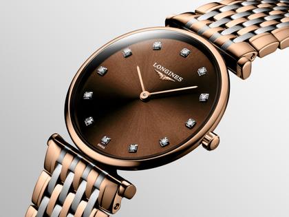 Longines La Grande Classique Quarz Edelstahl 29mm braunes Zifferblatt mit Diamanten Metallband – Damenuhren Uhr ohne Datum aus Edelstahl und PVD beschichtet. Das Gehäuse ist rund und roségold. Das Edelstahlarmband ist silber-gelbgold. Das Zifferblatt ist ein Index in braun. – Ansicht 2