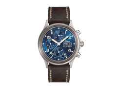 Sinn Spezialuhren 358 Sa Flieger B E Chronograph Automatik Edelstahl 42mm blaues Zifferblatt braunes Lederband – Herrenuhren Chronograph aus Edelstahl. Das Gehäuse ist rund und silber. Das Lederarmband ist braun. Das Zifferblatt ist arabisch Index und blau.