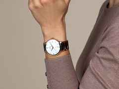 Rado Centrix Automatik Edelstahl Roségold-PVD 39,5mm weißes Zifferblatt Metallband – Herrenuhren Uhr mit Datum aus Edelstahl, Keramik und PVD beschichtet. Das Gehäuse ist rund und roségold. Das Keramikarmband ist grau. Das Zifferblatt ist ein Index in weiß. – Ansicht 6