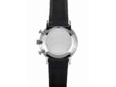Junghans FORM C Chronograph Quarz Edelstahl 40mm silbernes Zifferblatt schwarzes Lederband – Herrenuhren Chronograph aus Edelstahl. Das Gehäuse ist rund und silber. Das Lederarmband ist schwarz. Das Zifferblatt ist ein Index in silber. – Ansicht 2