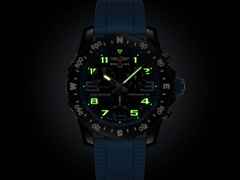 Breitling Endurance Pro 44 Chronograph Quarz Breitlight schwarzes Zifferblatt blaues Kautschukband – Herrenuhren Chronograph aus Kautschuk und Sonstiges. Das Gehäuse ist rund und schwarz. Das Kautschuk / Kunststoff / Silikon Armband ist blau. Das Zifferblatt ist arabisch Index und schwarz. – Ansicht 5