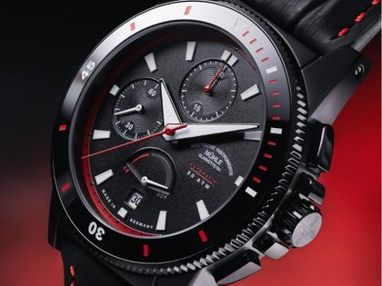 Mühle Glashütte Sportivo Power Chronograph First Edition Automatik Edelstahl Schwarz-IP 42,5mm schwarzes Zifferblatt schwarzes Leder-Kautschukband limitiert – Herrenuhren Chronograph aus Edelstahl, IP beschichtet, Keramik und Leder. Das Gehäuse ist rund und schwarz. Das Lederarmband ist schwarz. Das Zifferblatt ist ein Index in schwarz. – Ansicht 9