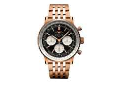 Breitling Navitimer B01 Chronograph 43 Rotgold schwarzes Zifferblatt Goldband – Herrenuhren Chronograph aus 750 Rotgold. Das Gehäuse ist rund und roségold. Das Lederarmband Kroko / Alligator ist schwarz. Das Zifferblatt ist ein Index in schwarz.