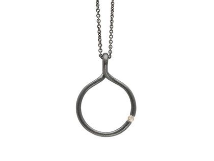 Heiring Traumfänger Anhänger Medium Silber schwarz rhodiniert – Anhänger Anhänger mit Besatz aus 925 Silber und und rhodiniert.