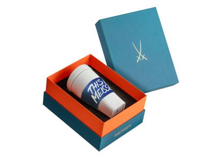 Meissen Coffee to Go Becher "Weiß" aus Meissner Porzellan mit Manschette – Porzellanwaren Tafelporzellan in weiß und aus Kunststoff, Leder und Porzellan.