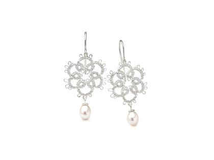Brigitte Adolph Jewellery Design Fräulein Loreley Ohrhänger Silber mit Perle – Ohrschmuck Ohrhänger aus 925 Silber.