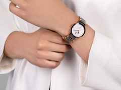 Rado Centrix Diamonds Automatik Edelstahl Roségold-PVD 30,5mm weißes Zifferblatt mit Brillanten Metallband – Damenuhren Uhr mit Datum aus Edelstahl, Keramik und PVD beschichtet. Das Gehäuse ist rund und roségold. Das Keramikarmband ist grau. Das Zifferblatt ist ein Index in weiß. – Ansicht 6