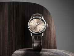 Frederique Constant Classic Date Manufacture Automatik Edelstahl 40mm beiges Zifferblatt schwarzes Lederband – Herrenuhren Uhr mit Datum aus Edelstahl und Leder. Das Gehäuse ist rund und silber. Das Lederarmband Kroko / Alligator ist schwarz. Das Zifferblatt ist ein Index in beige. – Ansicht 4