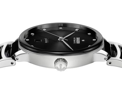 Rado Centrix Diamonds Automatik Edelstahl 39,5mm schwarzes Zifferblatt mit Brillanten Metallband – Herrenuhren Uhr mit Datum aus Edelstahl und Keramik. Das Gehäuse ist rund und silber. Das Keramikarmband ist schwarz. Das Zifferblatt ist ein Index in schwarz. – Ansicht 3