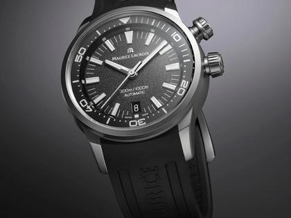 Maurice Lacroix Pontos S Diver Automatik Edelstahl 42mm schwarzes Zifferblatt schwarzes Kautschukband – Herrenuhren Uhr mit Datum aus Edelstahl und Kautschuk. Das Gehäuse ist rund und silber. Das Kautschuk / Kunststoff / Silikon Armband ist schwarz. Das Zifferblatt ist ein Index in schwarz. – Ansicht 4