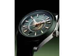 Omega Seamaster Aqua Terra 150M Automatik Edelstahl 43mm grünes Zifferblatt grünes Kautschukband – Herrenuhren Uhr mit Datum aus 750 Gelbgold, Edelstahl, Kautschuk und Keramik. Das Gehäuse ist rund und silber. Das Kautschuk / Kunststoff / Silikon Armband ist grün. Das Zifferblatt ist ein Index in grün. – Ansicht 5