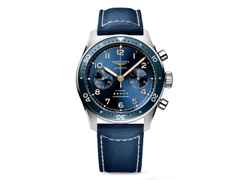 Longines Spirit Flyback Chronograph Automatik Edelstahl 42mm blaues Zifferblatt blaues Synthetikband – Herrenuhren Chronograph aus Edelstahl und Keramik. Das Gehäuse ist rund und silber. Das Textilarmband ist blau. Das Zifferblatt ist arabisch Index und blau.