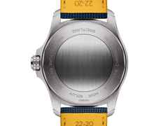 Breitling Avenger Automatik 42 Edelstahl blaues Zifferblatt dunkelblaues Lederband – Herrenuhren Uhr mit Datum aus Edelstahl und Leder. Das Gehäuse ist rund und silber. Das Lederarmband ist blau. Das Zifferblatt ist ein Index in blau. – Ansicht 4