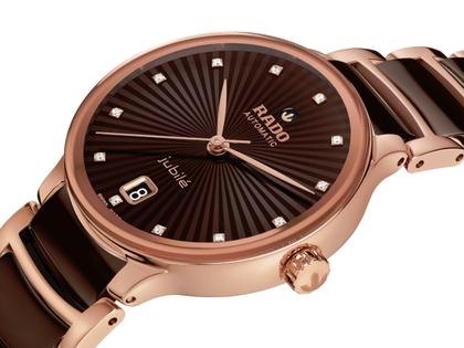 Rado Centrix Diamonds Automatik Edelstahl Roségold-PVD 35mm braunes Zifferblatt mit Brillanten Metallband – Damenuhren Uhr mit Datum aus Edelstahl, Keramik und PVD beschichtet. Das Gehäuse ist rund und roségold. Das Keramikarmband ist braun. Das Zifferblatt ist ein Index in braun. – Ansicht 2