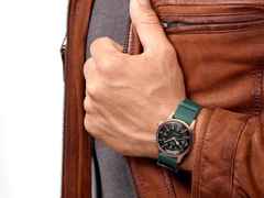 Longines Legend Diver Automatik Bronze 42mm grünes Zifferblatt braunes Lederband und grünes Natoband – Herrenuhren Uhr ohne Datum aus Bronze und Titan. Das Gehäuse ist rund und roségold. Das Lederarmband ist braun. Das Zifferblatt ist arabisch Index und grün. – Ansicht 5